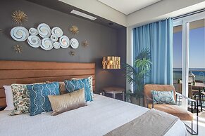 Stunning 1 Bedroom Condominium