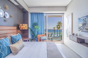 Stunning 1 Bedroom Condominium