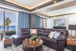 Stunning 1 Bedroom Condominium