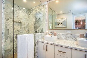 Stunning 1 Bedroom Condominium