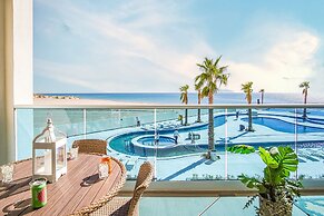 Stunning 1 Bedroom Condominium