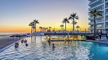 Waterfront Getaway 2 Bedroom Condo W704