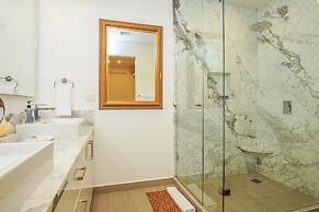 Sensational 2 Bedroom Condominium
