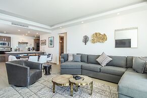 Sensational 2 Bedroom Condominium