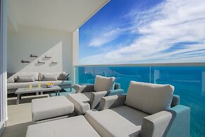 Sensational 2 Bedroom Condominium