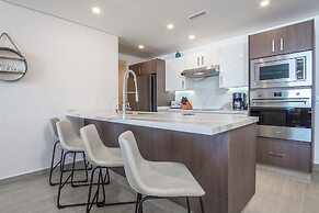 Cozy Beach Front Getaway Encantame Towers E304