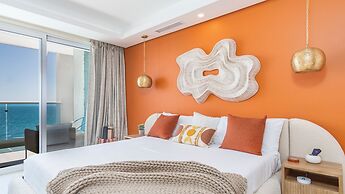 Amazing two Bedroom Beach Front Condo W1105
