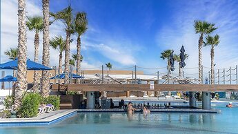 Waterfront Getaway 2 Bedroom Condo W1102