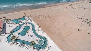 Waterfront Getaway 2 Bedroom Condo W1102