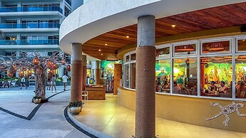 Beach Getaway 2 Bedroom Condo W802