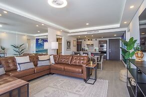 Gorgeous 2 Bedroom Condominium