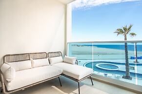 Gorgeous 2 Bedroom Condominium