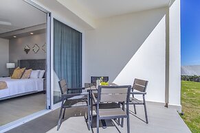 Spectacular 2 Bedroom Condominium Encantame E102