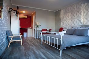 Sanz Motel Wentworth