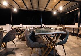 Royal 78 Backpackers Bar & Restaurant