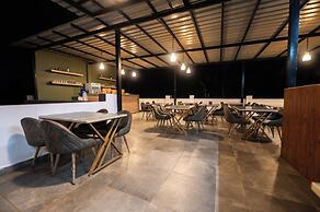Royal 78 Backpackers Bar & Restaurant