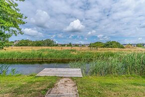Charming Villa With Sauna on the Water
