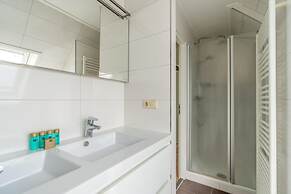 Charming Villa With Sauna on the Water