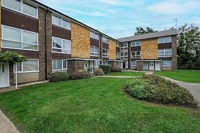Modern 2 Bedroom Apt in Broadlands Court