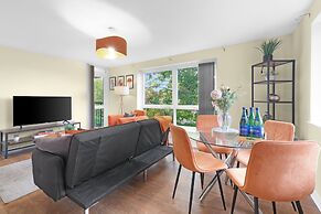 Modern 2 Bedroom Apt in Broadlands Court
