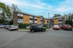 Modern 2 Bedroom Apt in Broadlands Court