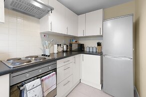 Modern 2 Bedroom Apt in Broadlands Court