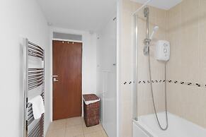 Modern 2 Bedroom Apt in Broadlands Court