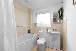 Modern 2 Bedroom Apt in Broadlands Court