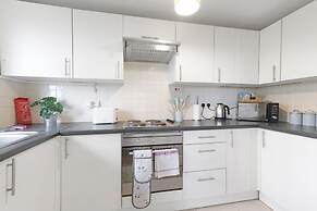 Modern 2 Bedroom Apt in Broadlands Court