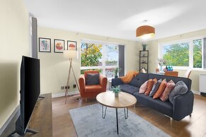 Modern 2 Bedroom Apt in Broadlands Court