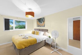 Modern 2 Bedroom Apt in Broadlands Court