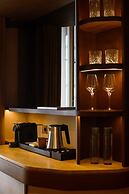 Confidential Suite 6, a Stone's Throw From the Louvre