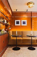 Confidential Suite 6, a Stone's Throw From the Louvre