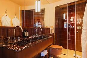 Confidential Suite 6, a Stone's Throw From the Louvre