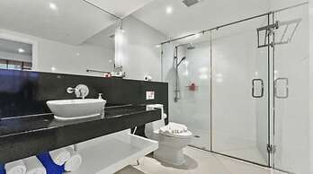 Sunset Plaza Condominium