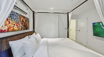 Sunset Plaza Condominium