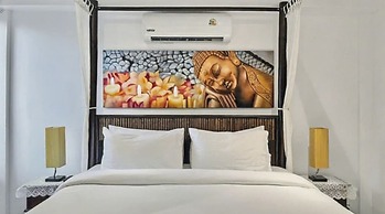 Sunset Plaza Condominium