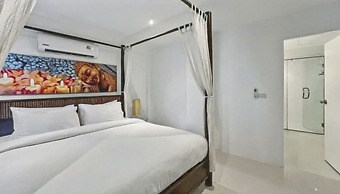 Sunset Plaza Condominium