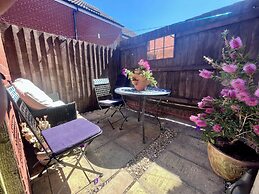 Entire Two Bedroom Detached Coach House