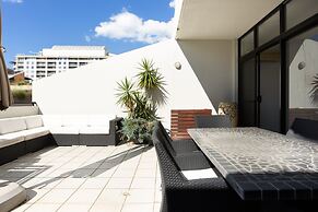 Chic Unit With Rooftop Terrace Near Sights & Shops