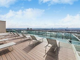 Penthouse Apartment with Rooftop Pool