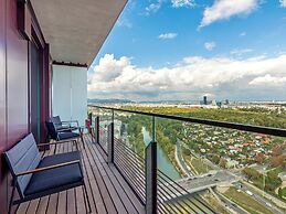 Penthouse Apartment with Rooftop Pool