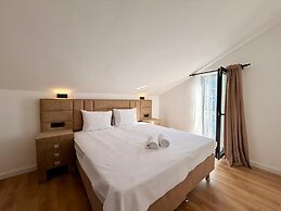Lunamare Apartments