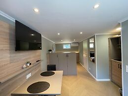 Five Studios - Premium Rooms