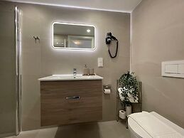 Five Studios - Premium Rooms