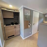 Five Studios - Premium Rooms