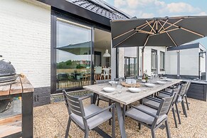 Luxury 10-person Family Villa