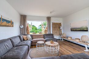 Luxury 10-person Family Villa