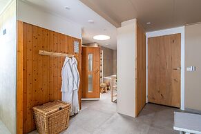 Luxury 10-person Family Villa