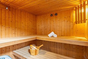 Luxury 10-person Family Villa